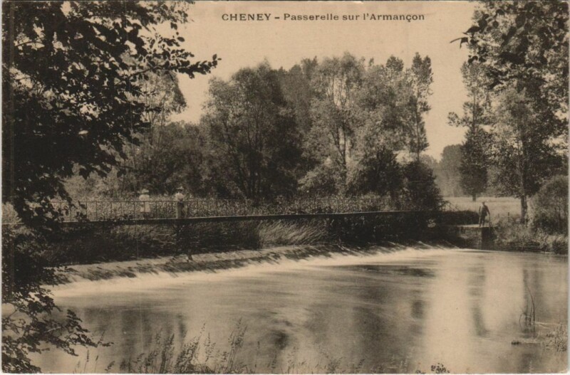 Carte postale ancienne Cheney Passerelle sur l'Armancon à Cheney