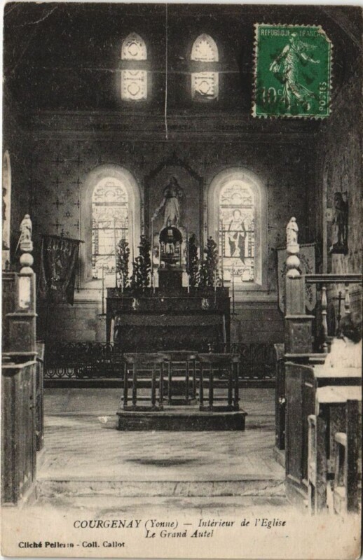 Carte postale ancienne Courgenay Interieur de l'Eglise - Le Grand Autel à Courgenay