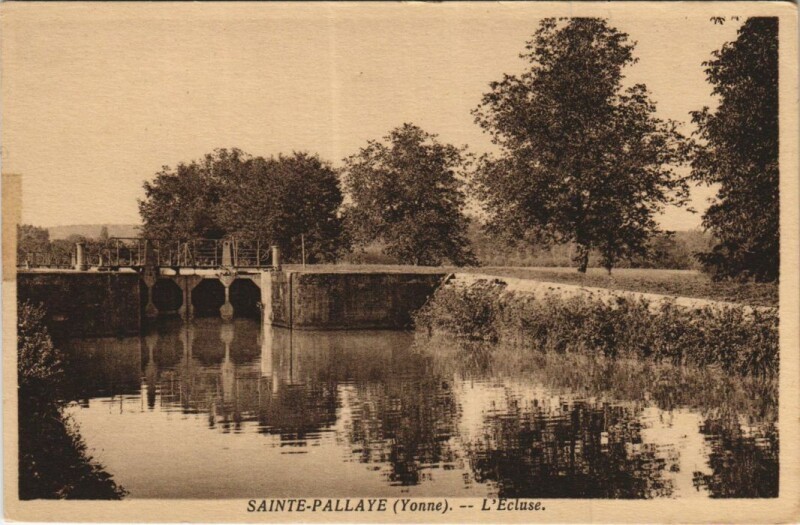 Carte postale ancienne Sainte-Pallaye L'Ecluse à Sainte-Pallaye