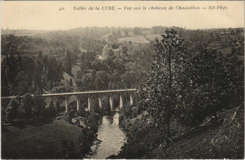 Carte postale ancienne Chastellux Vue sur le Chateau de Chastellux - Vallee de la Cure
