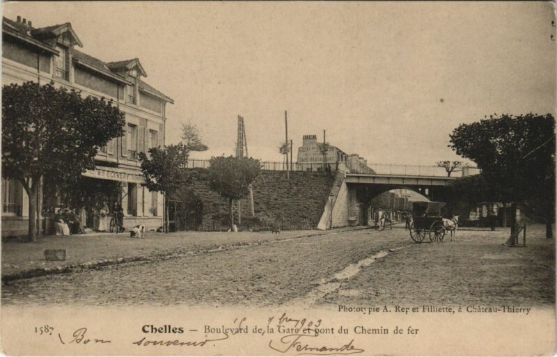 Carte postale ancienne Chelles Boulevard de la gare à Chelles
