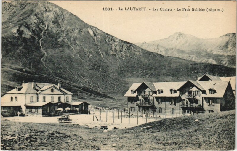 Carte postale ancienne Le Lautaret - Les Chalets - Le Petit Galibier
