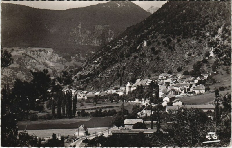 Carte postale ancienne Montmaur Vue Generale à Montmaur