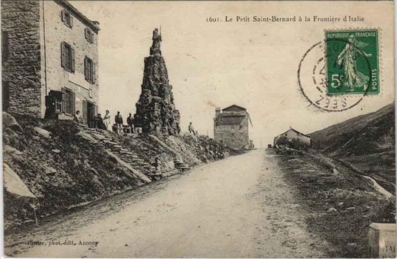 Carte postale ancienne Le Petit Saint-Bernard a la Frontiere d'Italie
