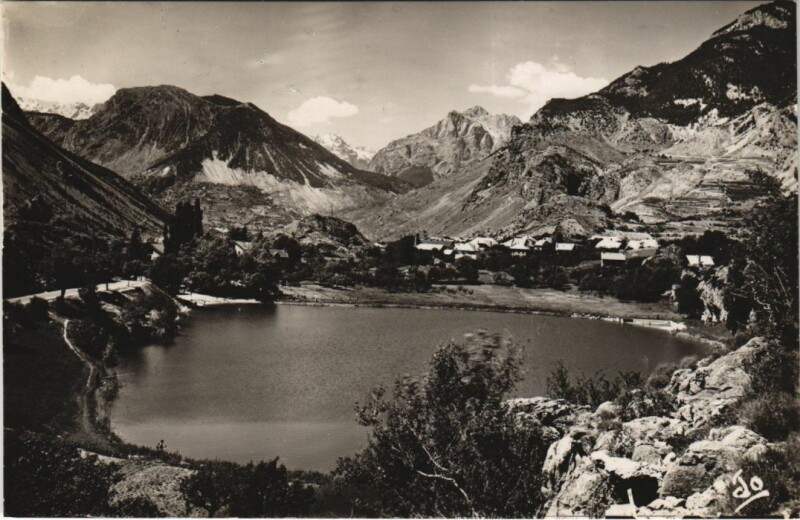 Carte postale ancienne La-Roche-de-Rame et son Lac à La Roche-de-Rame