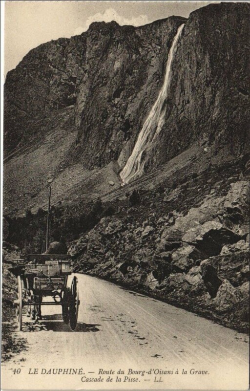 Carte postale ancienne Route du Bourg-d'Oisans a la Grave - Cascade de la Piste à La Grave