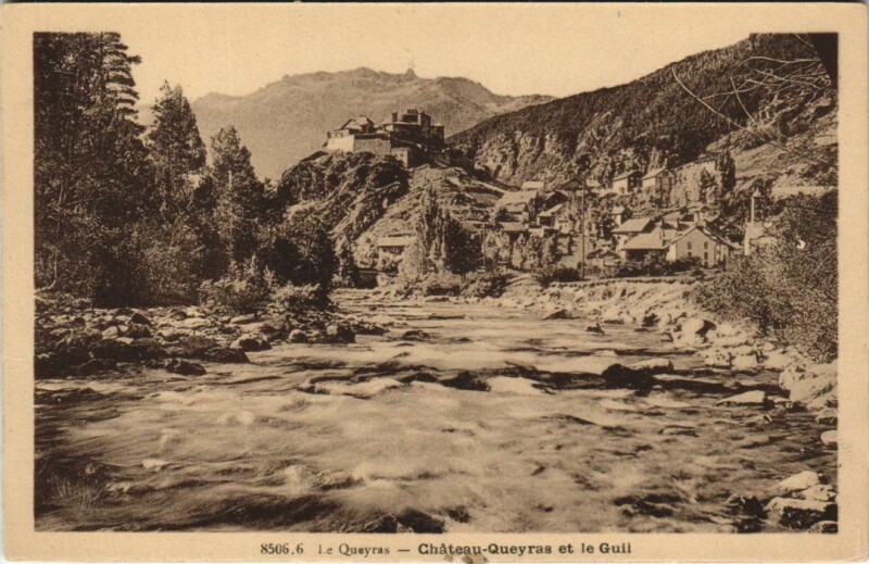 Carte postale ancienne Le Queyras - Chateau-Queyras et le Guil