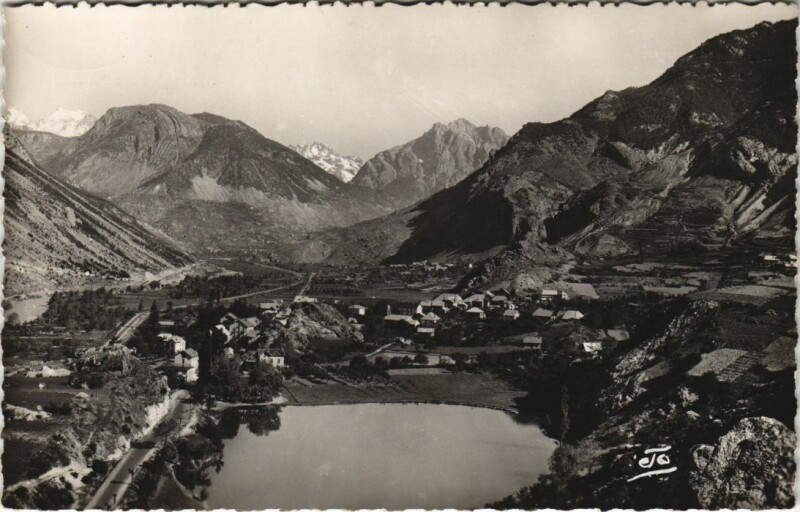 Carte postale ancienne La Roche-de-Rame Vue Panoramique sur la Vallee et la Durance à La Roche-de-Rame