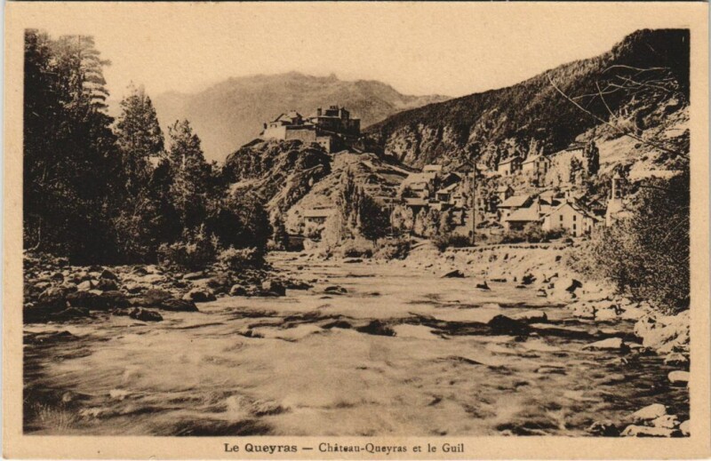 Carte postale ancienne Le Queyras - Chateau-Queyras et le Guil