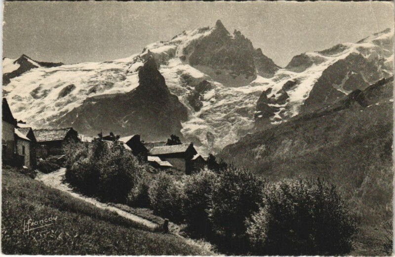Carte postale ancienne La Grave Le Chazelet et la Meije à La Grave