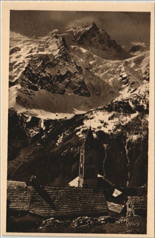 Carte postale ancienne La Grave La Meije et le Vieux Clocher Roman à La Grave