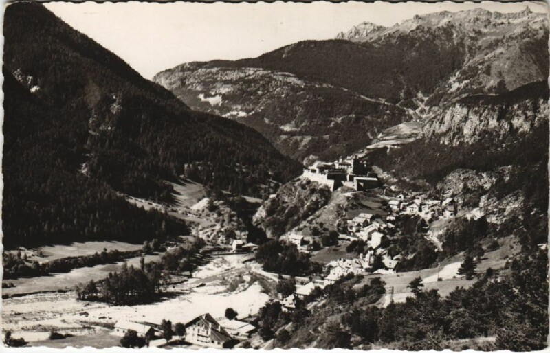 Carte postale ancienne Chateau Queyras - Vue Generale