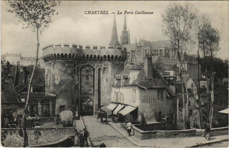 Carte postale ancienne Chartres Porte Guillaume France à Chartres