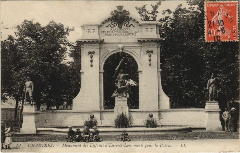 Carte postale ancienne Chartres Monument des Enfants d'Eure et Loir France à Chartres
