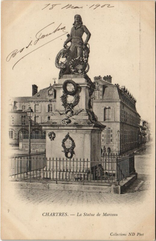 Carte postale ancienne Chartres Statue de Marceau France à Chartres