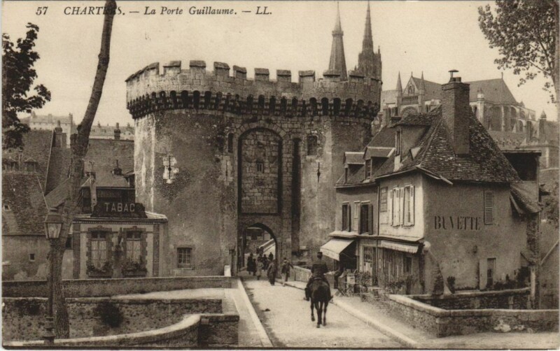 Carte postale ancienne Chartres Porte Guillaume France à Chartres
