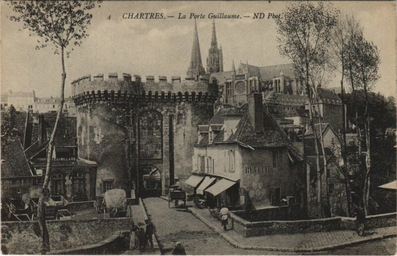 Carte postale ancienne Chartres Porte Guillaume France à Chartres