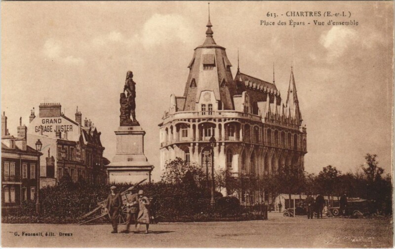 Carte postale ancienne Chartres Place des Epars France à Chartres