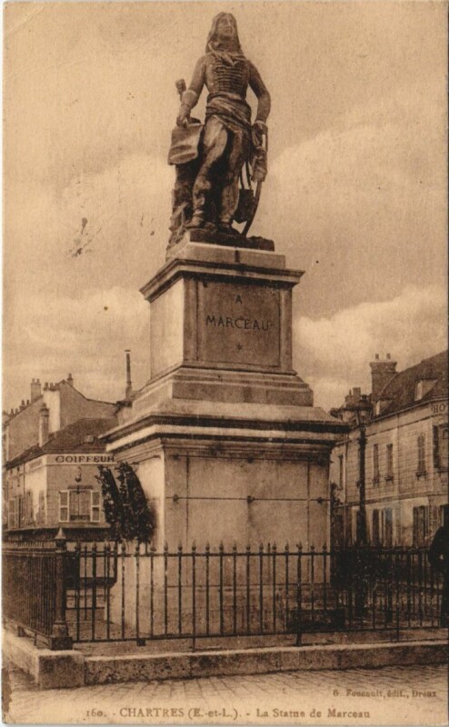 Carte postale ancienne Chartres Statue de Marceau France à Chartres