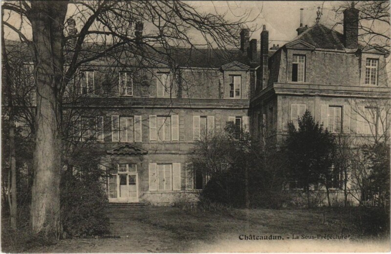 Carte postale ancienne Chateaudun La Sous Prefecture France