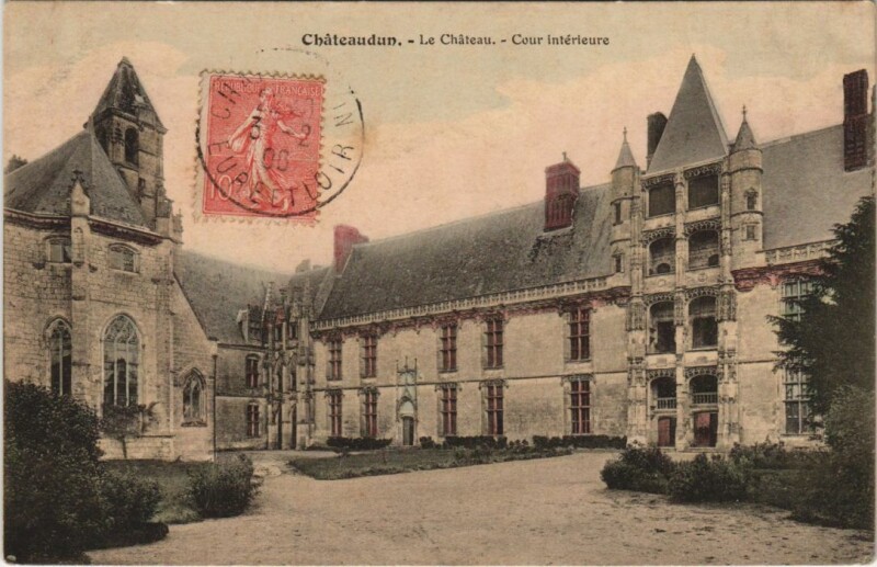 Carte postale ancienne Chateaudun Le Chateau ,cour interieure France