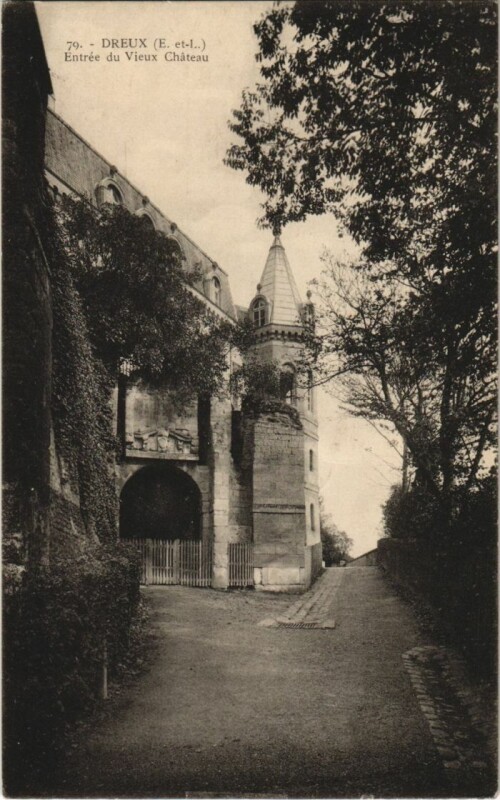 Carte postale ancienne Dreux Entree du Vieux Chateau France à Dreux