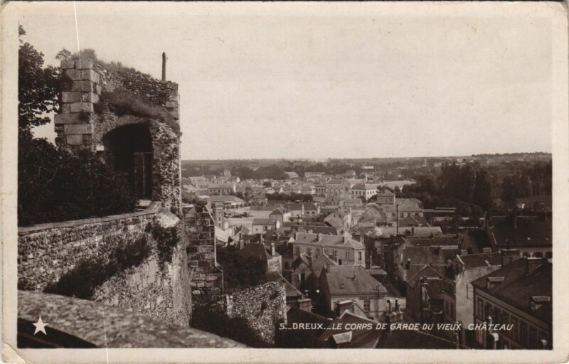Carte postale ancienne Dreux Le Corps de Garde du Vieux Chateau France à Dreux