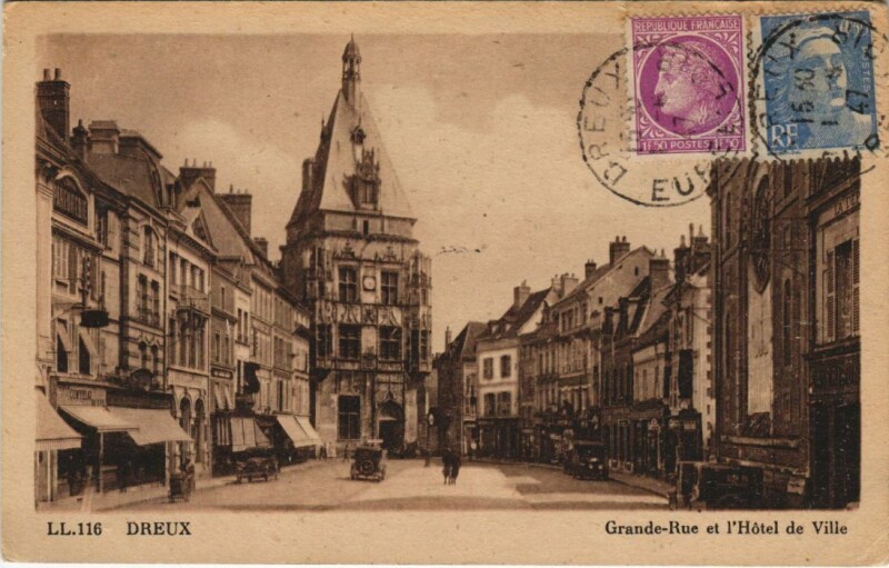 Carte postale ancienne Dreux Grande Rue et Hotel de Ville France à Dreux
