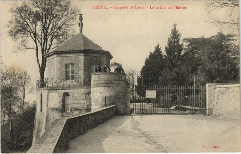 Carte postale ancienne Dreux Chapelle Saint-Louis ,La Grille de l'Entree France à Dreux