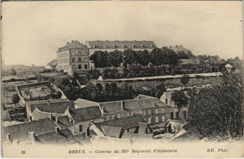 Carte postale ancienne Dreux Caserne du 101e Regiment d'Infanterie France à Dreux