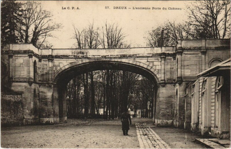 Carte postale ancienne Dreux Ancienne Porte du Chateau France à Dreux