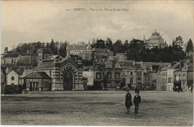 Carte postale ancienne Dreux vue prise Place Saint-Gilles France à Dreux