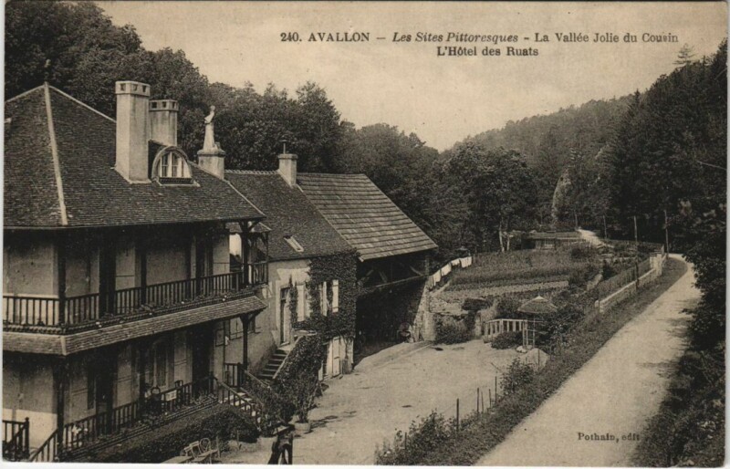 Carte postale ancienne Avallon L'Hotel des Ruats France à Avallon