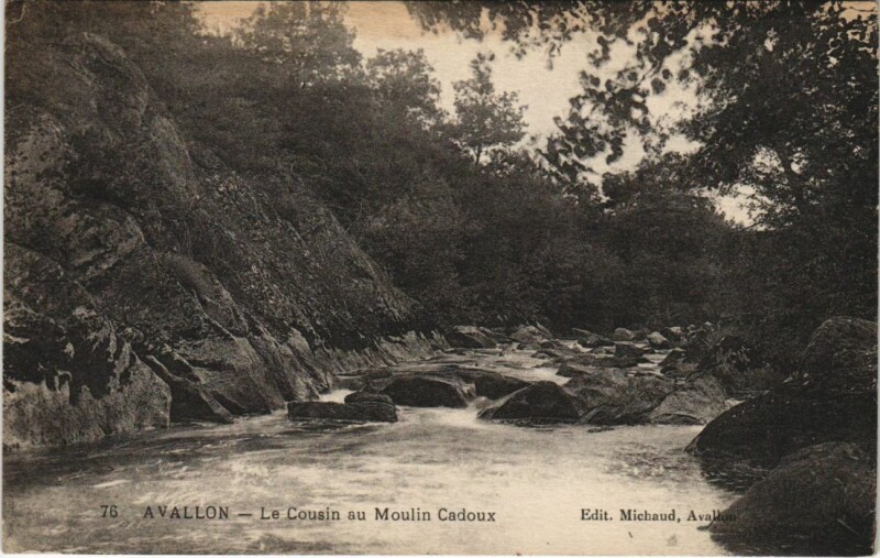 Carte postale ancienne Avallon Le Cousin au Moulin Cadoux France à Avallon
