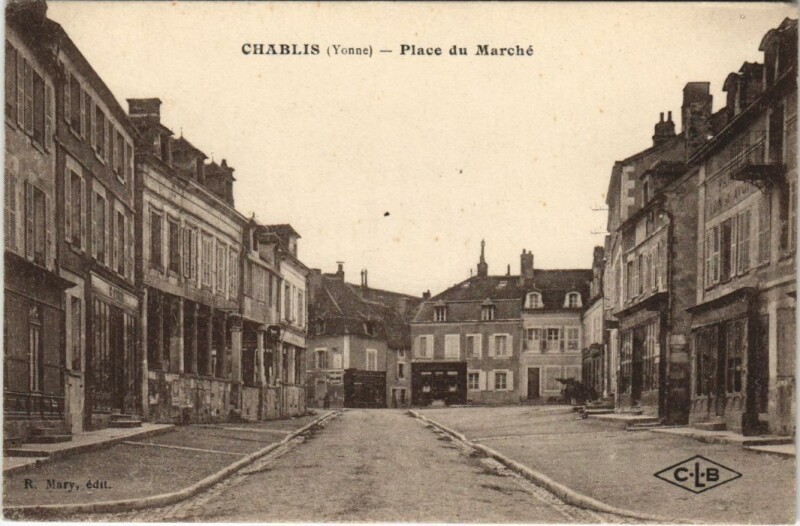 Carte postale ancienne Chablis Place du Marche France à Chablis