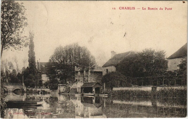 Carte postale ancienne Chablis Le Bassin du Pont France à Chablis