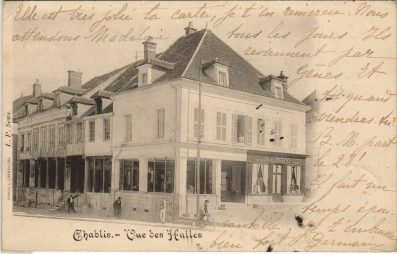 Carte postale ancienne Chablis Vue des Halles France à Chablis