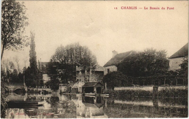 Carte postale ancienne Chablis Le Bassin du Pont France à Chablis