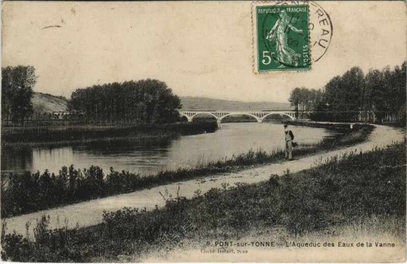 Carte postale ancienne Pont sur Yonne L'Aqueduc des Eaux de la Vanne France à Pont-sur-Yonne