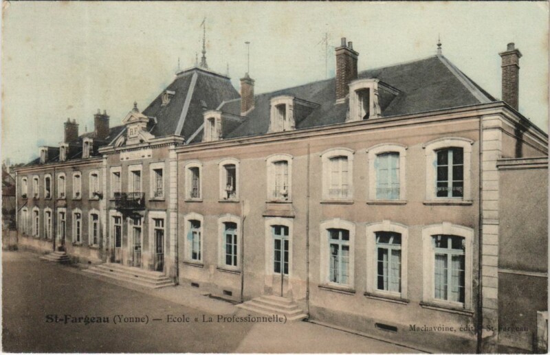 Carte postale ancienne Saint-Fargeau Ecole La Professionnelle France à Saint-Fargeau