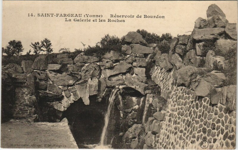 Carte postale ancienne Saint-Fargeau La Galerie et les Roches France à Saint-Fargeau