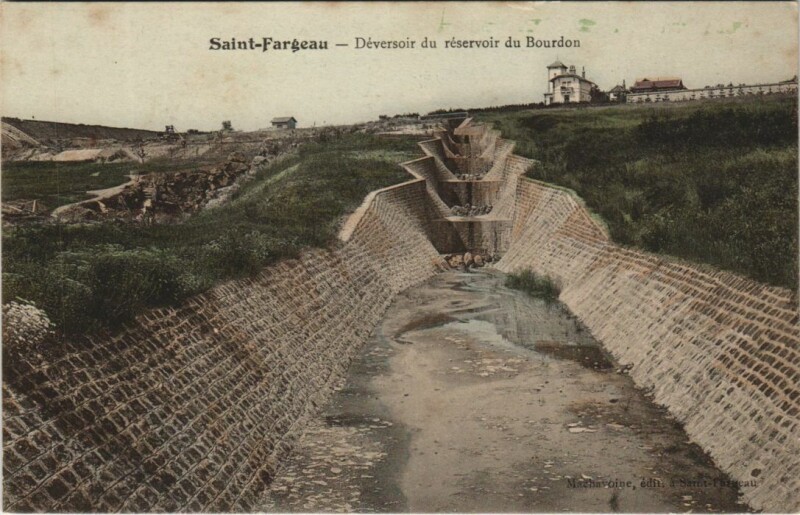Carte postale ancienne Saint-Fargeau Deversoir du reservoir du Bourdon France à Saint-Fargeau