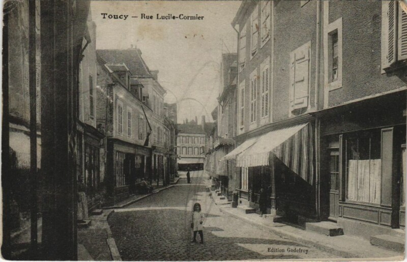 Carte postale ancienne Toucy Rue Lucile-Cormier France à Toucy