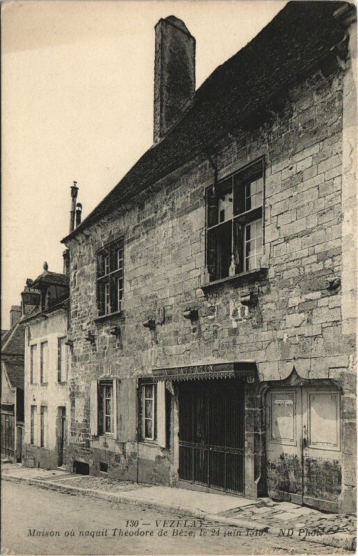 Carte postale ancienne Vezelay Maison ou naquit Theodore de Beze France