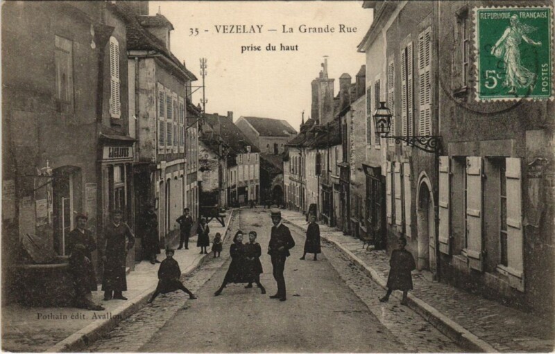 Carte postale ancienne Vezelay La Grande Rue France