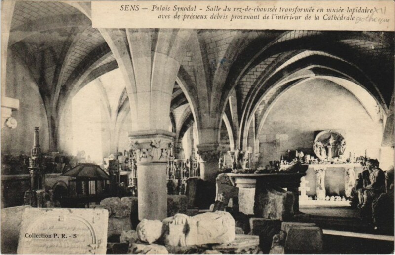Carte postale ancienne Sens Palais Synodal France