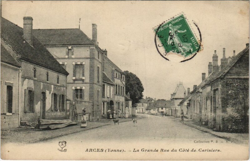 Carte postale ancienne Arces La Grande Rue du Cote de Cerisiers France à Cerisiers
