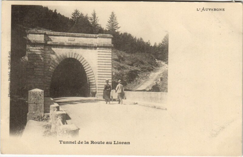 Carte postale ancienne Tunnel de la Route au Lioran
