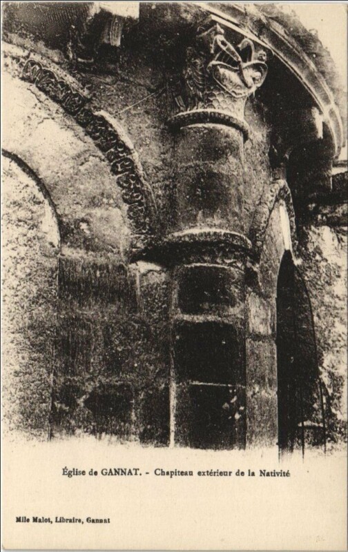 Carte postale ancienne Gannat Eglise de Gannat - Chapiteau Exterieur de la Nativite à Gannat