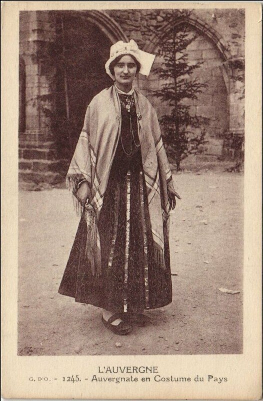 Carte postale ancienne Auvergnate en Costume du Pays